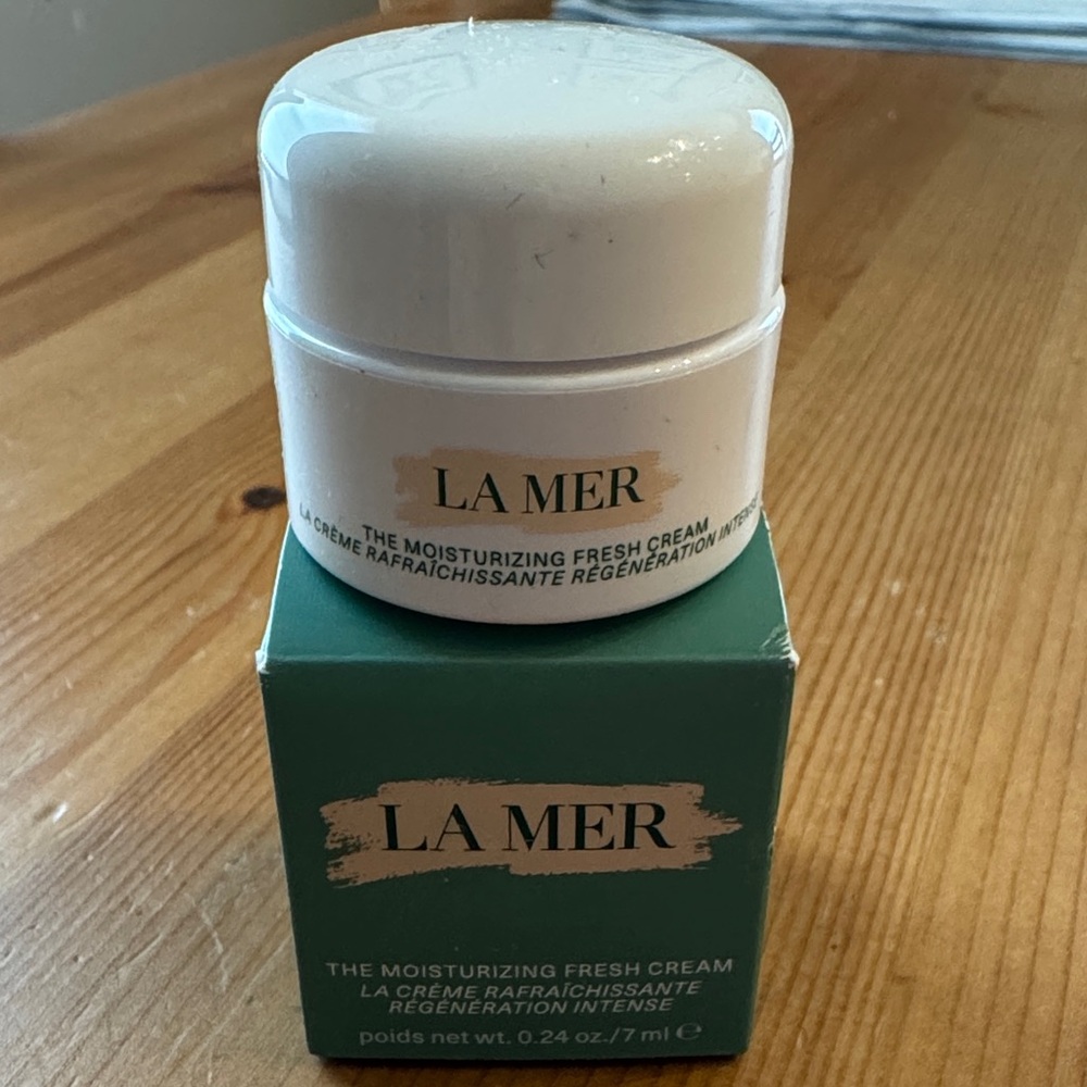 La Mer Hydrating Cream in White Jar with Green Box
